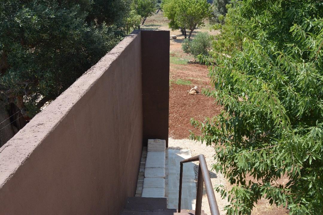 Camera matrimoniale D accesso privato con scale